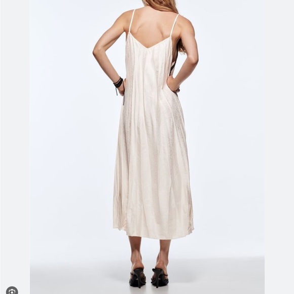 NWT Zara wrinkle look dress - Picture 3 of 4